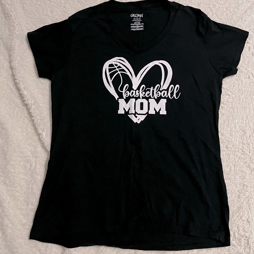 🌸2 for $15🌸 Basketball Mom tshirt